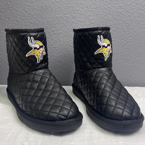 Women's Minnesota Vikings Cuce Quarterback Quilted Boots size 10 NWT - Picture 3 of 9